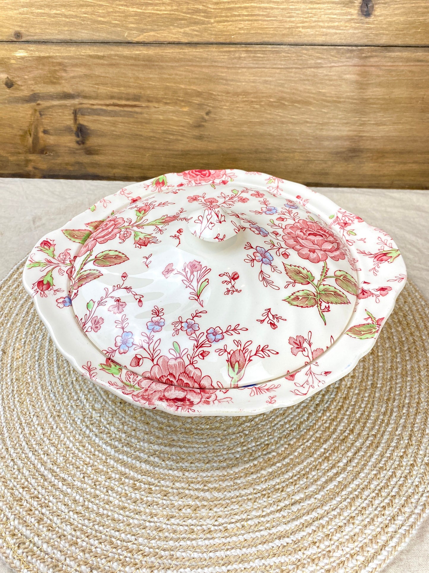 Vintage Johnson Brothers Rose Chintz Round Covered Vegetable