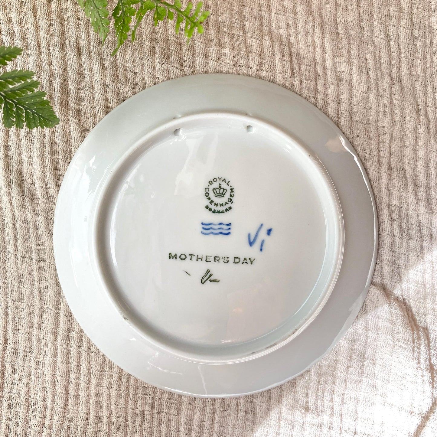 Royal Copenhagen Porcelain Denmark 1973 Mother's Day Plate