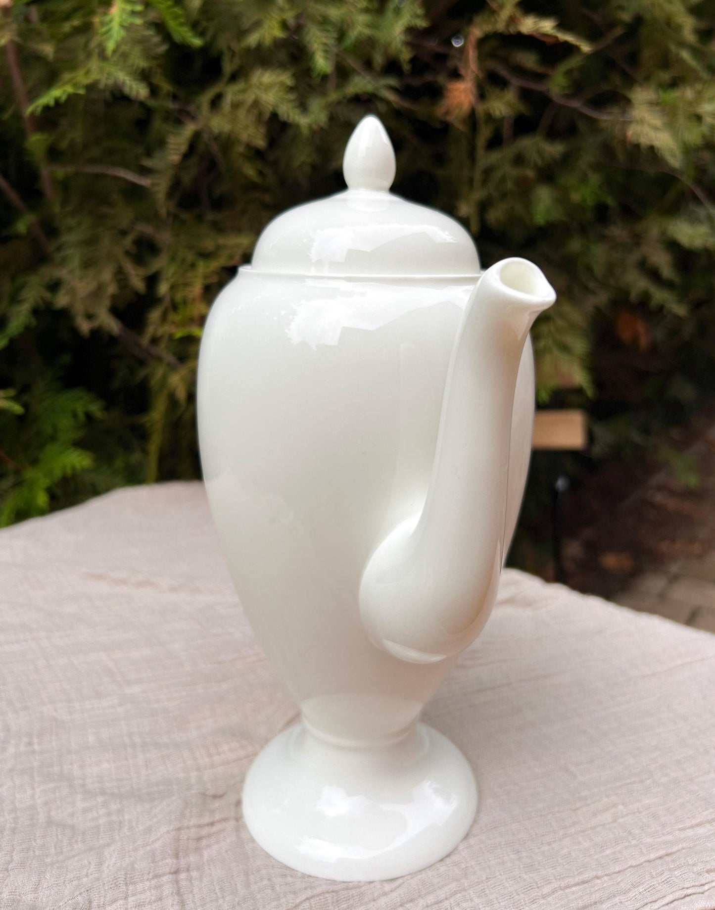 Wedgwood White Bone China Tea Pot and Coffee Pot Selection