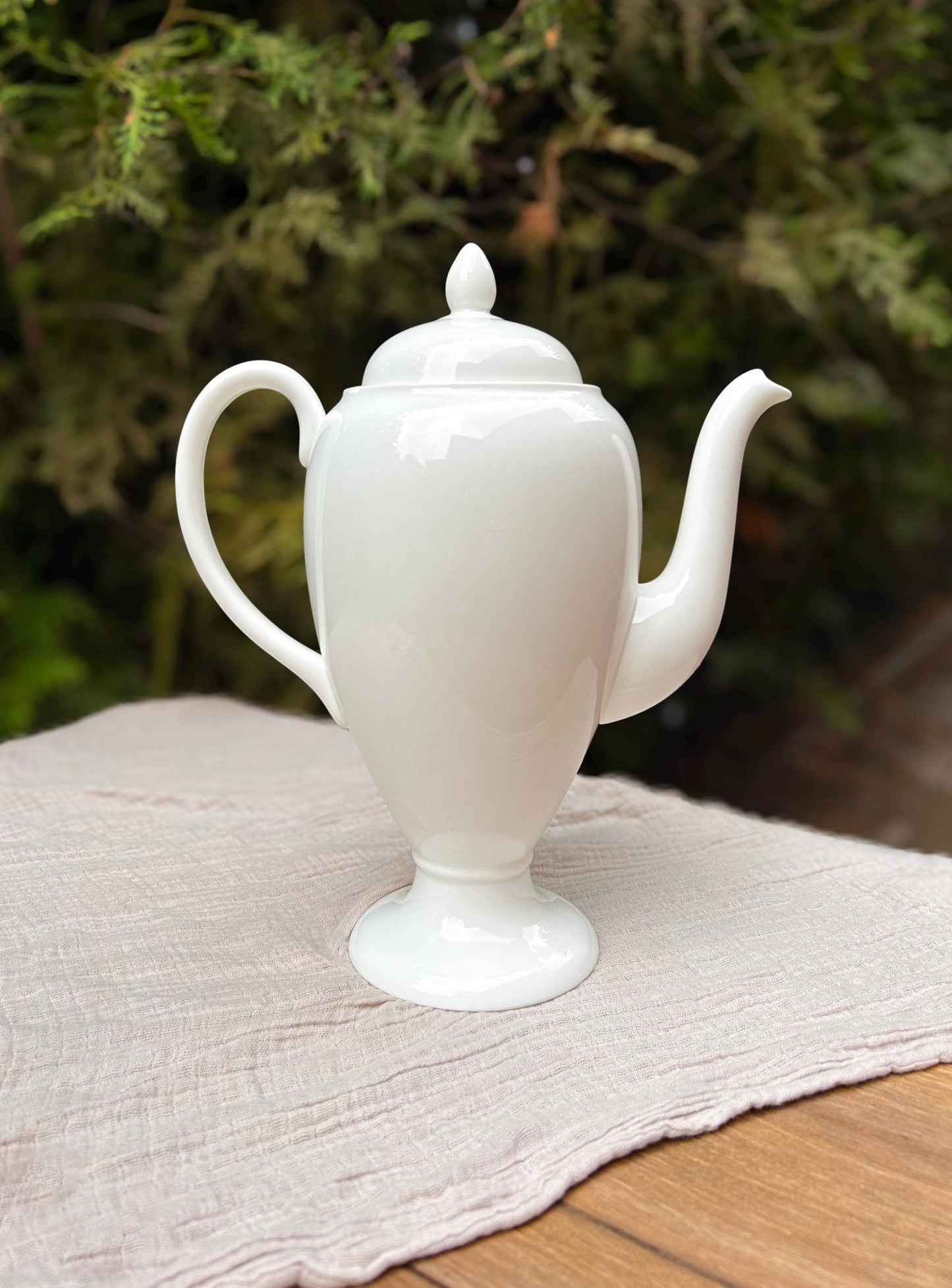 Wedgwood White Bone China Tea Pot and Coffee Pot Selection