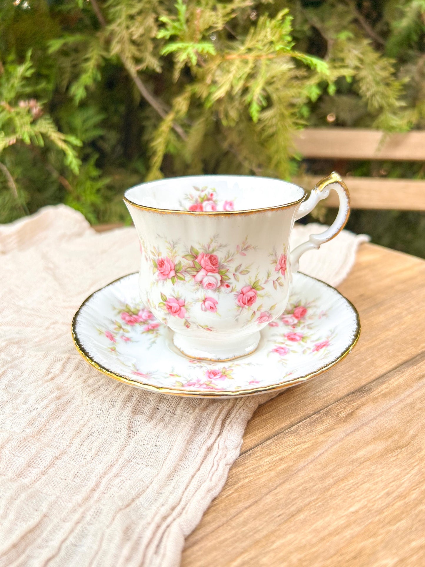 Paragon Bone China Victoriana Rose England Tea Cup Set