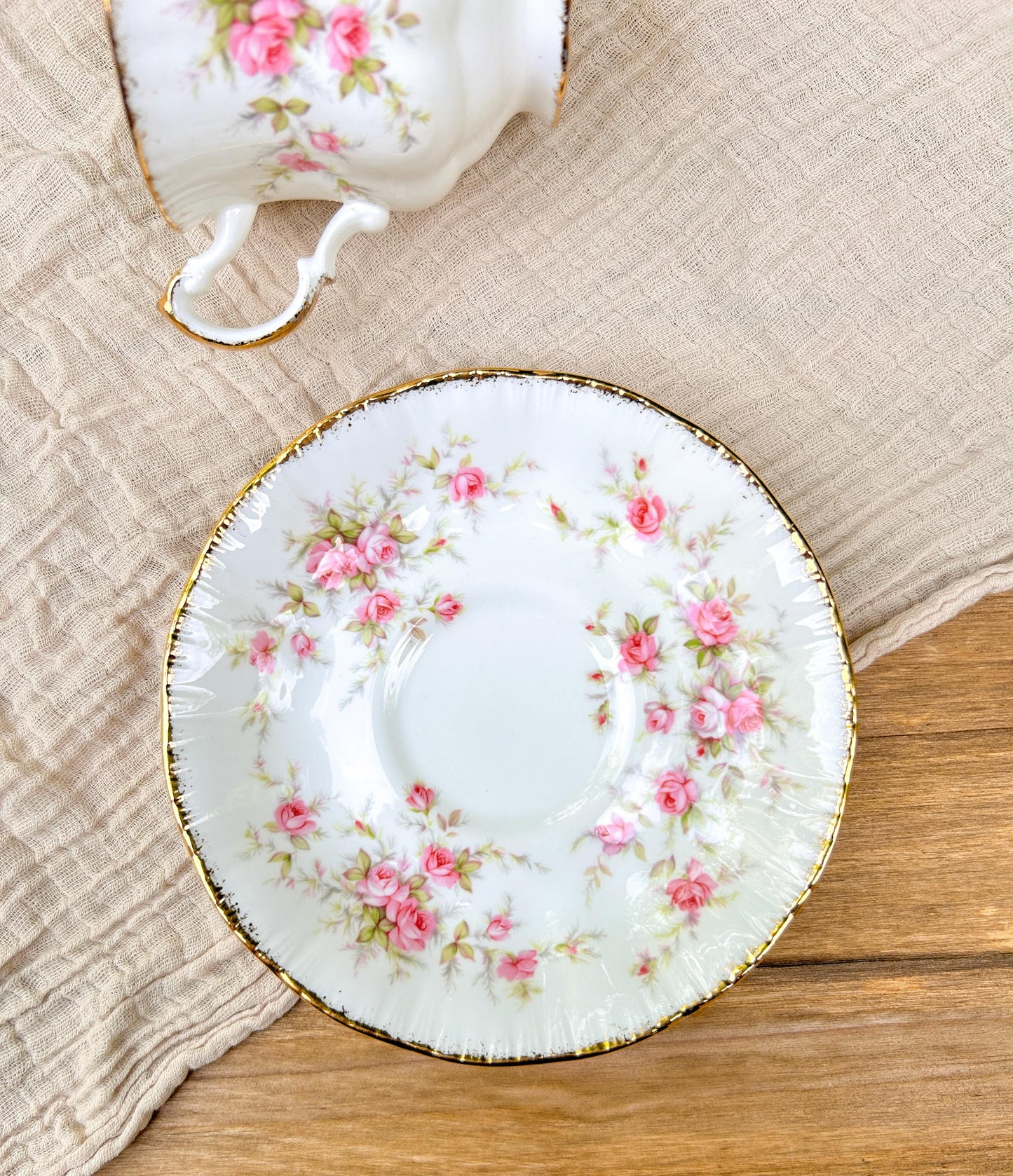 Paragon Bone China Victoriana Rose England Tea Cup Set