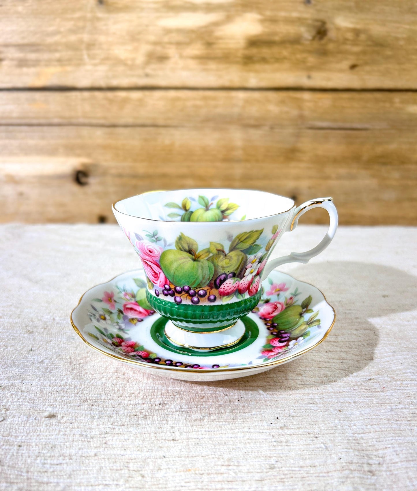 Royal Albert Country Fayre Series Somerset Fine Bone China Teacup & Saucer