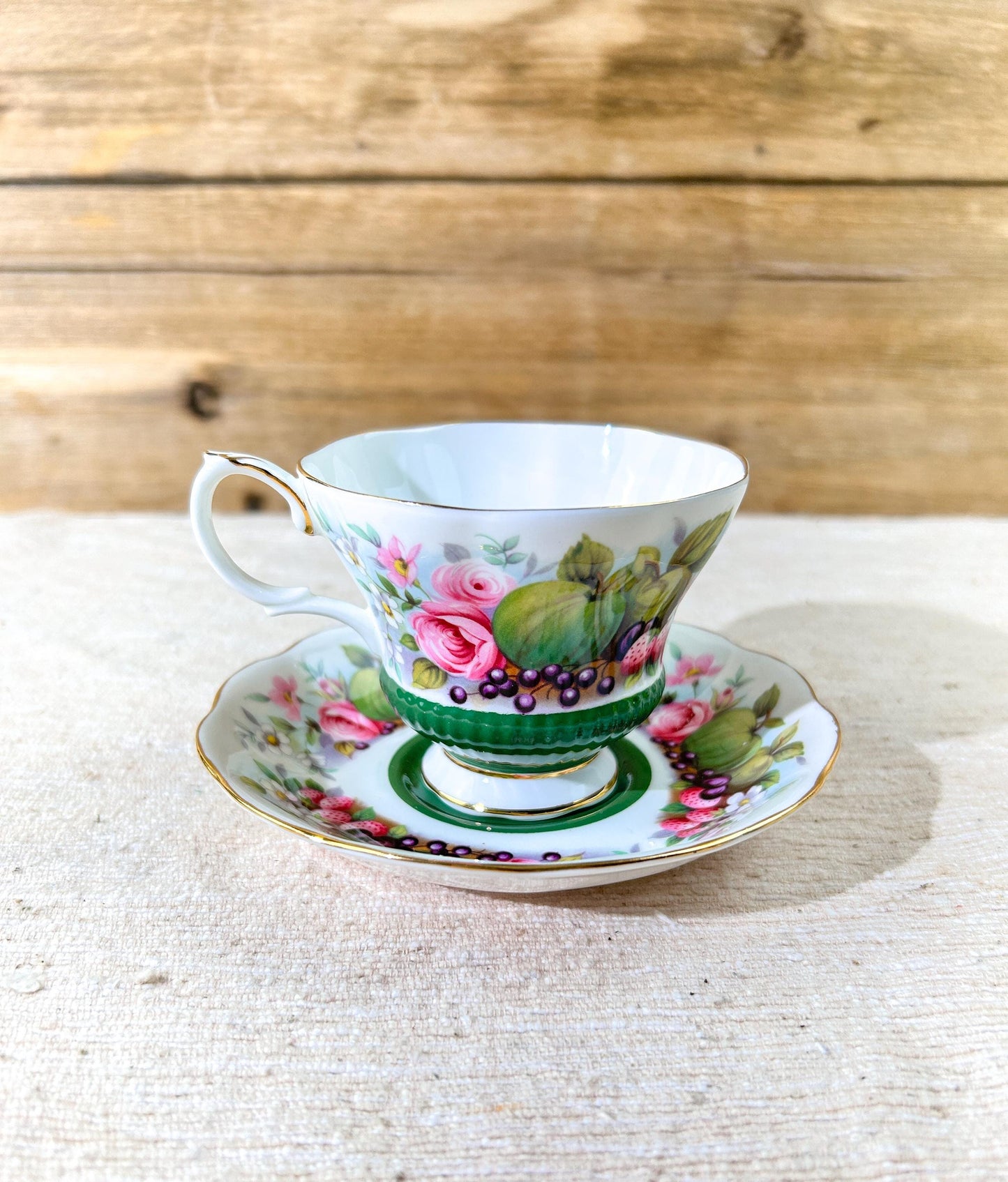 Royal Albert Country Fayre Series Somerset Fine Bone China Teacup & Saucer