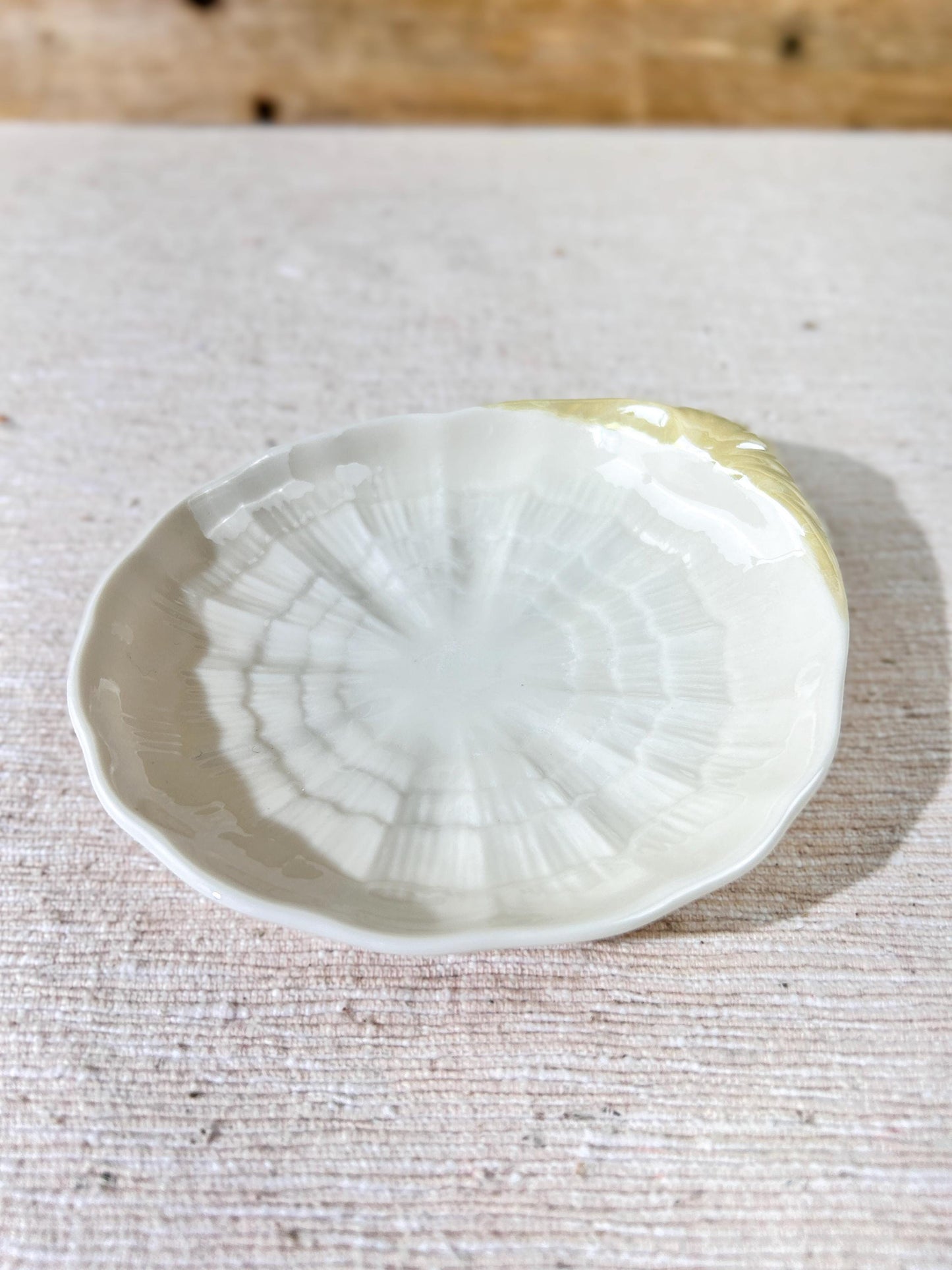 Belleek Tridacna Dish with Handle