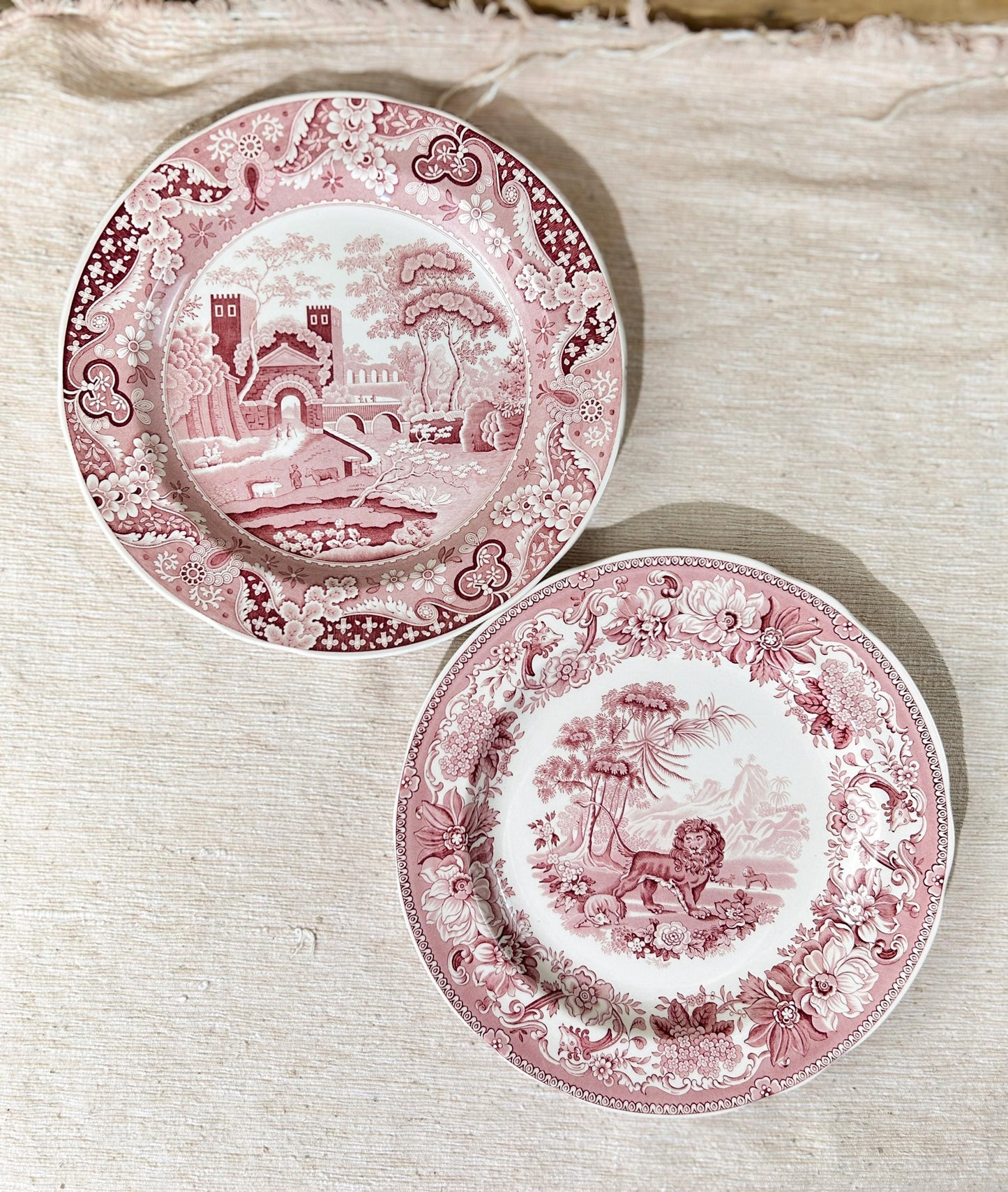 Spode Archive Collection Red & White Plate Aesop's Fables Castle